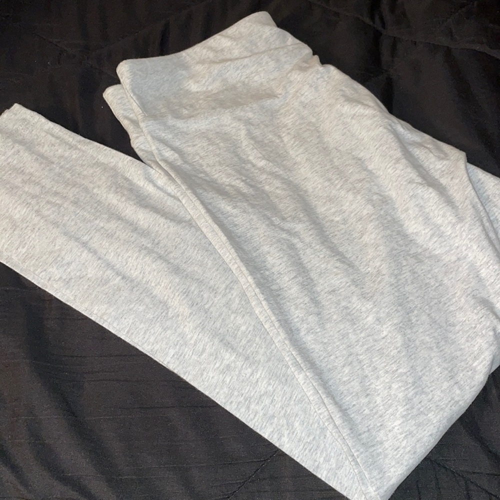 🔥Sale🔥..comfortable gray ankle leggings NWOT